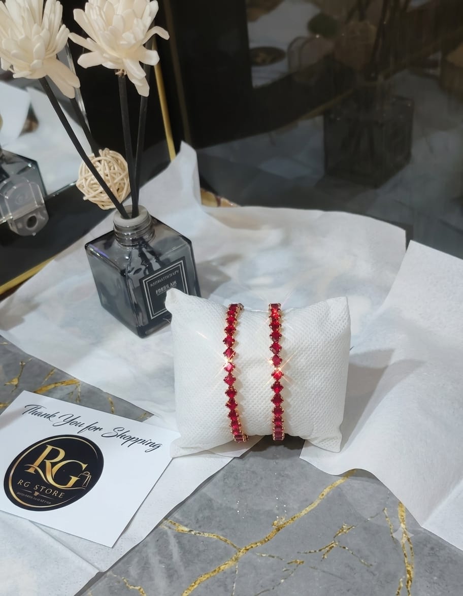 Classic Red Bangles – Elegant Traditional Style